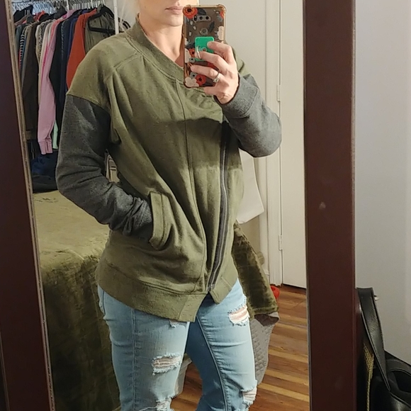 Green and gray sweatshirt/jacket - Picture 2 of 5